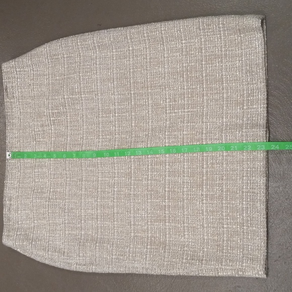 Gorgeous Oatmeal Colored, Fully Lined Skirt - Picture 6 of 12